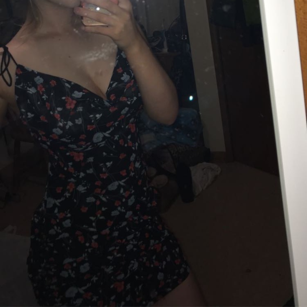 Beginning boutique dress - Picture 2 of 3